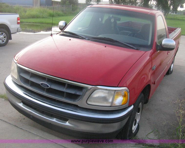 image for item H6456 1998 Ford F150 XLT pickup truck