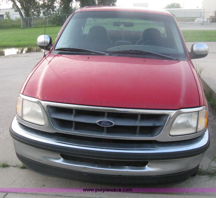 image for item H6456 1998 Ford F150 XLT pickup truck
