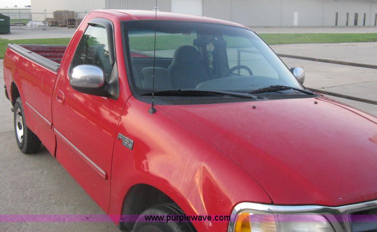 image for item H6456 1998 Ford F150 XLT pickup truck
