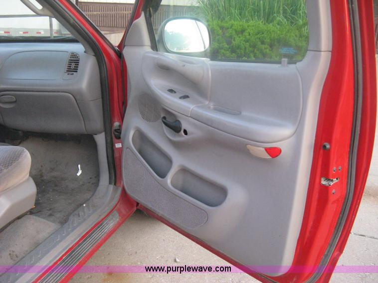 image for item H6456 1998 Ford F150 XLT pickup truck