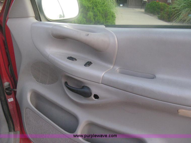 image for item H6456 1998 Ford F150 XLT pickup truck