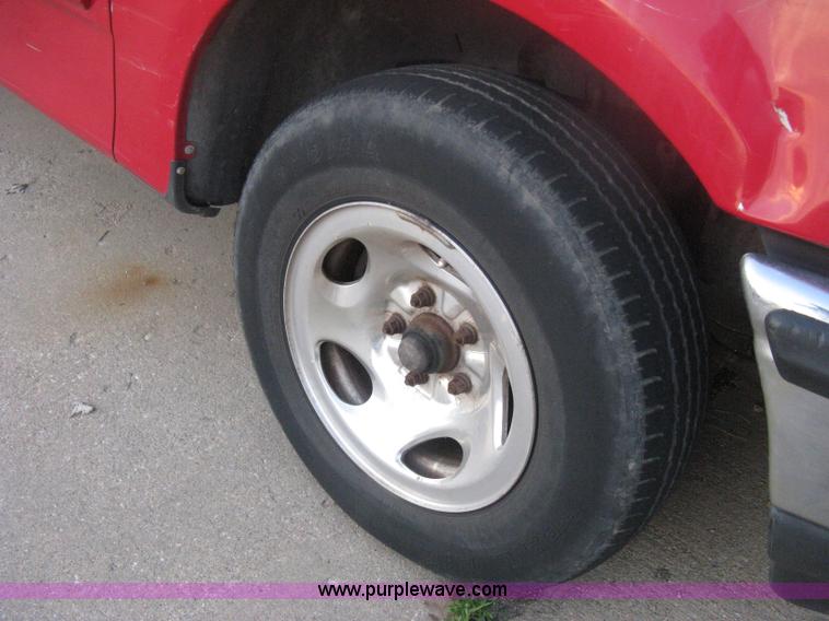 image for item H6456 1998 Ford F150 XLT pickup truck