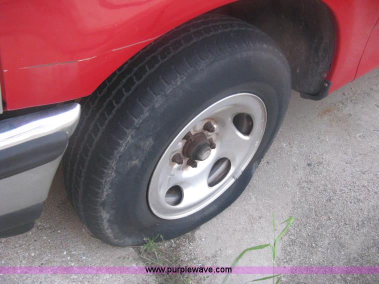 image for item H6456 1998 Ford F150 XLT pickup truck