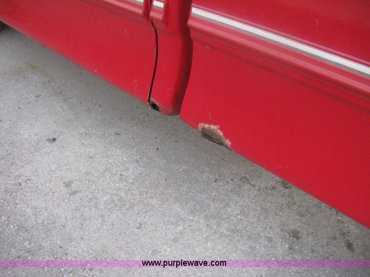 image for item H6456 1998 Ford F150 XLT pickup truck