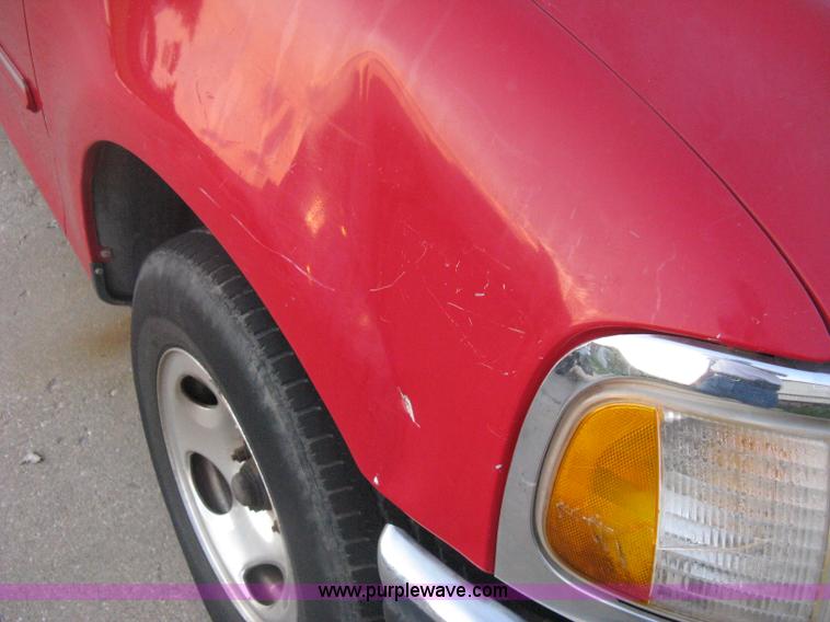 image for item H6456 1998 Ford F150 XLT pickup truck