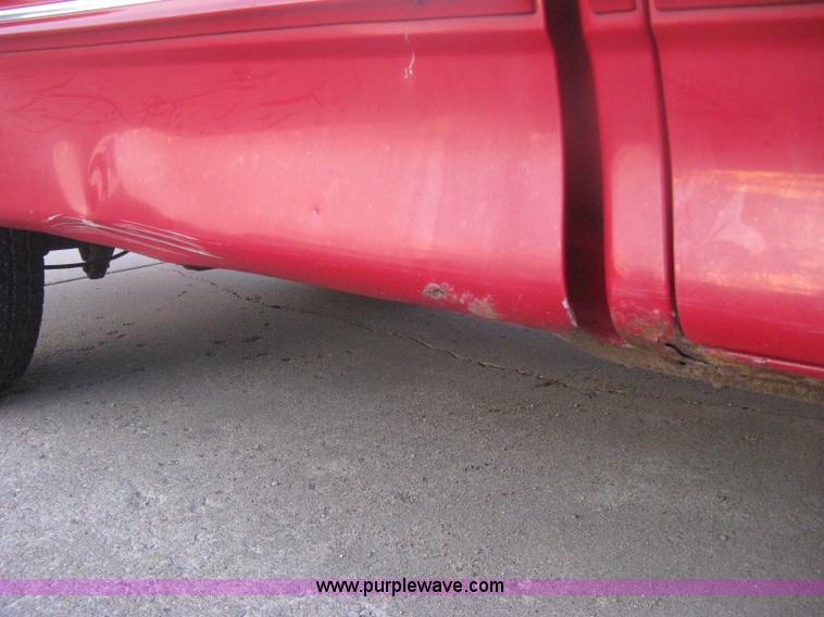 image for item H6456 1998 Ford F150 XLT pickup truck