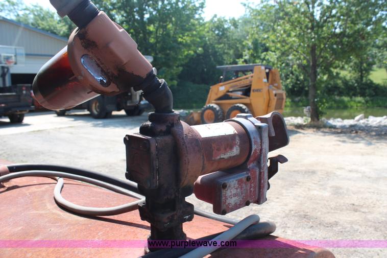 image for item H6546 500 gallon fuel tank