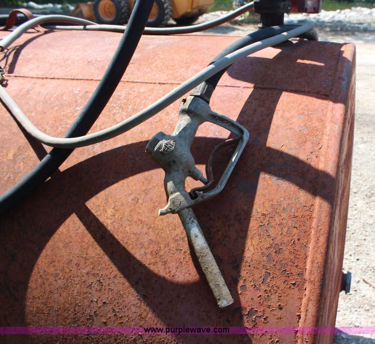 image for item H6546 500 gallon fuel tank