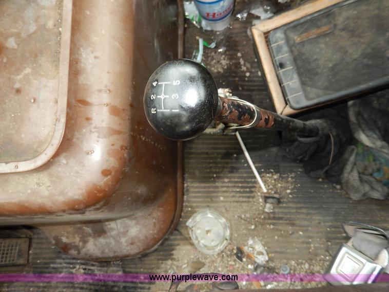 image for item I4443 1983 Ford LNT9000 semi truck