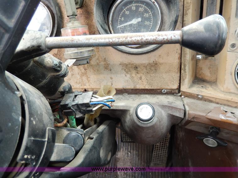 image for item I4443 1983 Ford LNT9000 semi truck