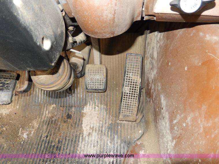 image for item I4443 1983 Ford LNT9000 semi truck