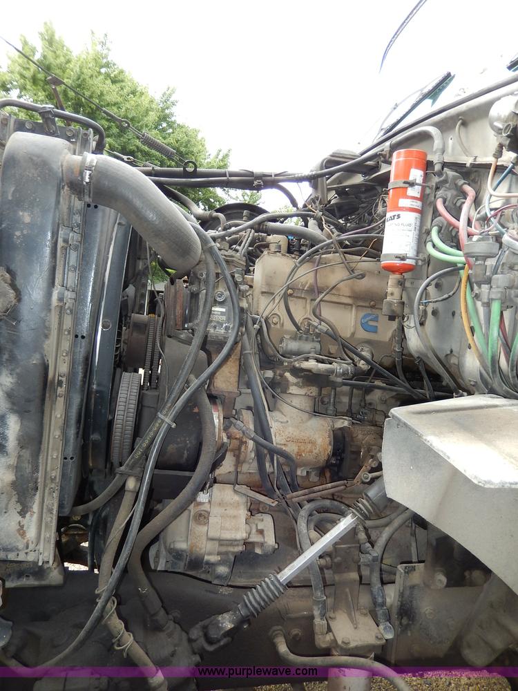 image for item I4443 1983 Ford LNT9000 semi truck