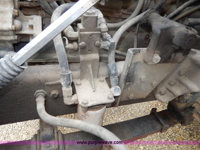 image for item I4443 1983 Ford LNT9000 semi truck