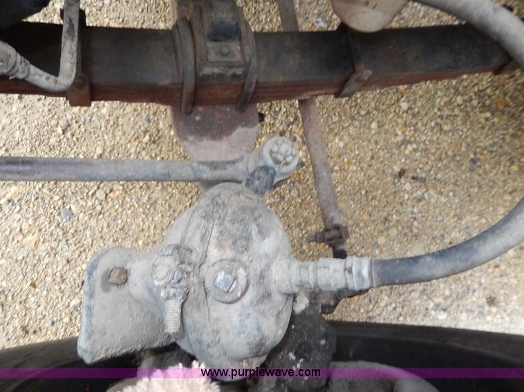 image for item I4443 1983 Ford LNT9000 semi truck