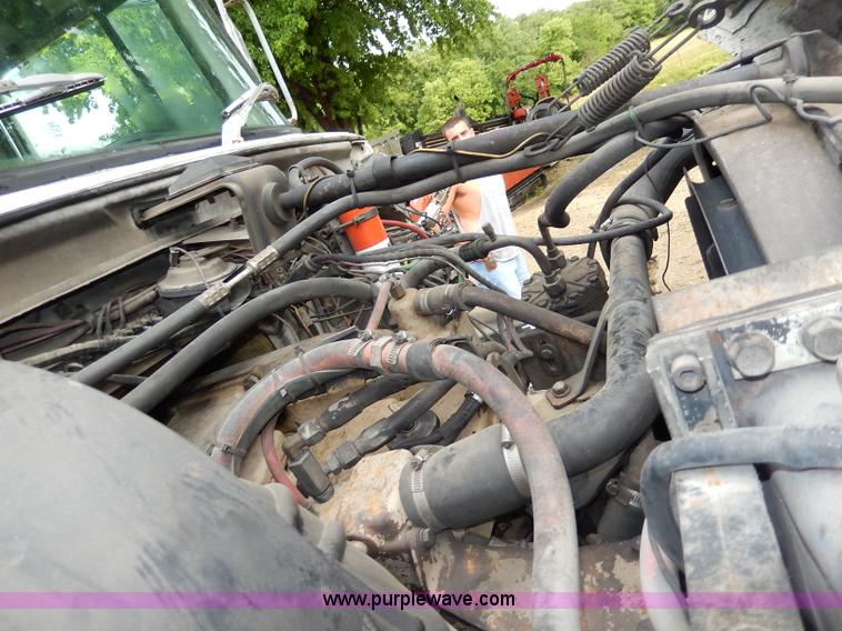 image for item I4443 1983 Ford LNT9000 semi truck