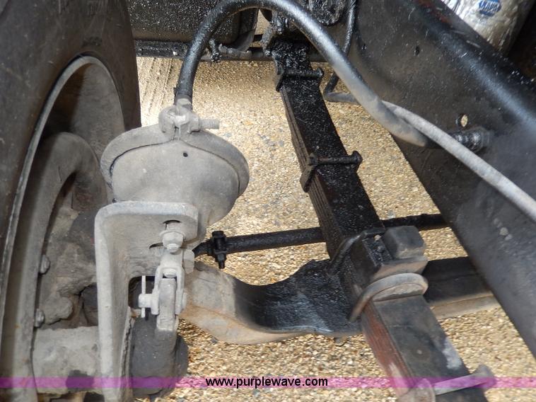 image for item I4443 1983 Ford LNT9000 semi truck