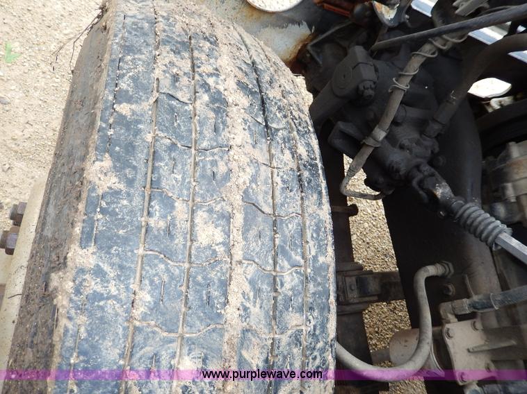 image for item I4443 1983 Ford LNT9000 semi truck