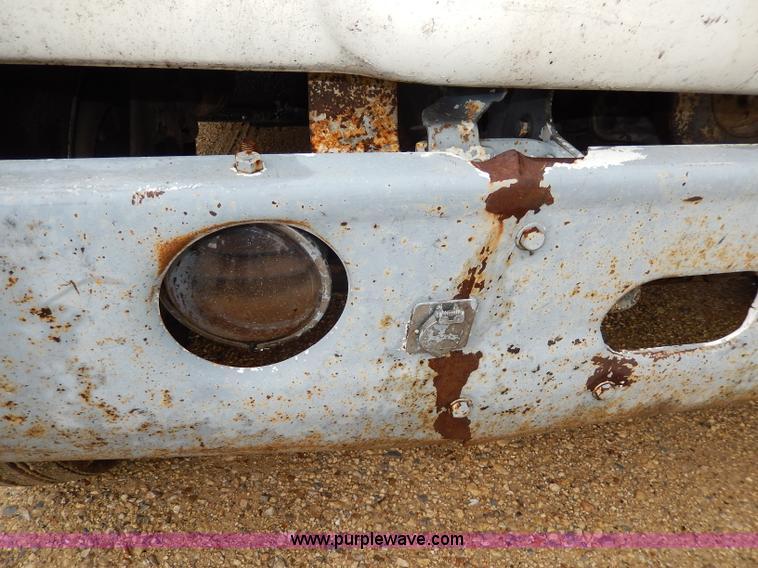 image for item I4443 1983 Ford LNT9000 semi truck