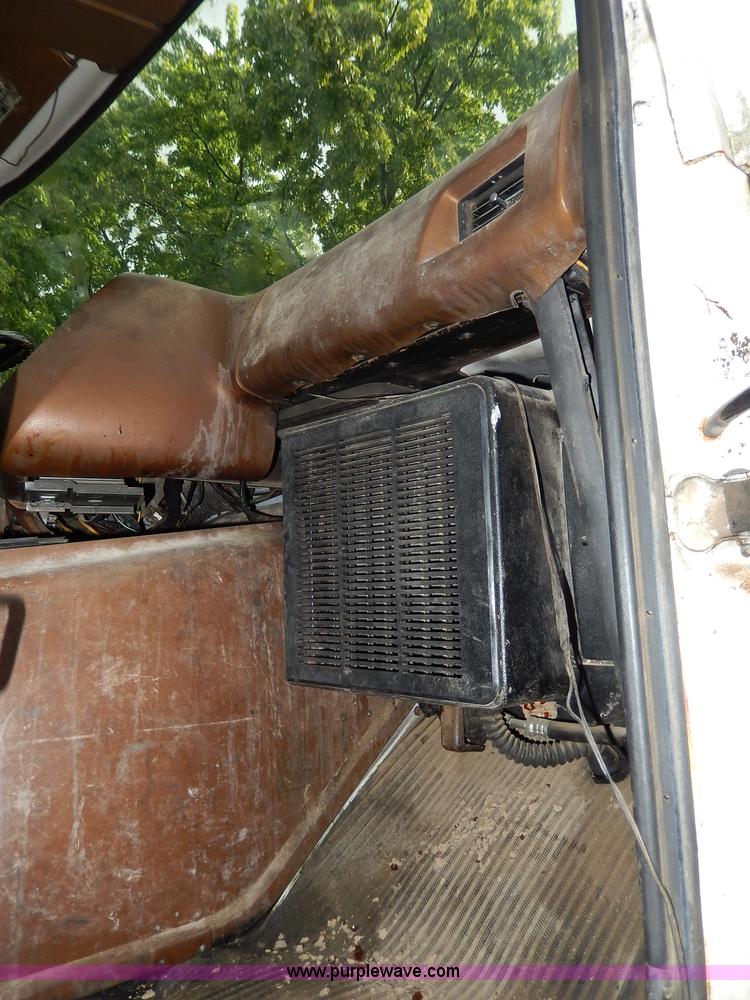 image for item I4443 1983 Ford LNT9000 semi truck