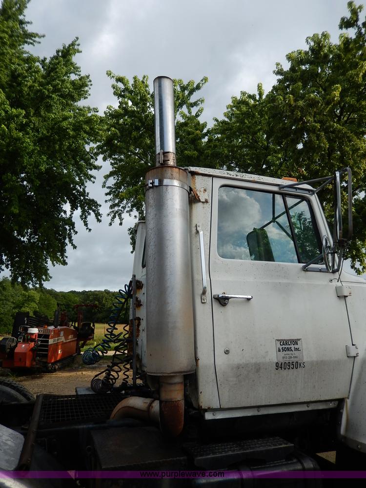 image for item I4443 1983 Ford LNT9000 semi truck