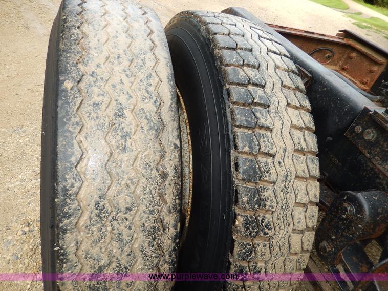 image for item I4443 1983 Ford LNT9000 semi truck