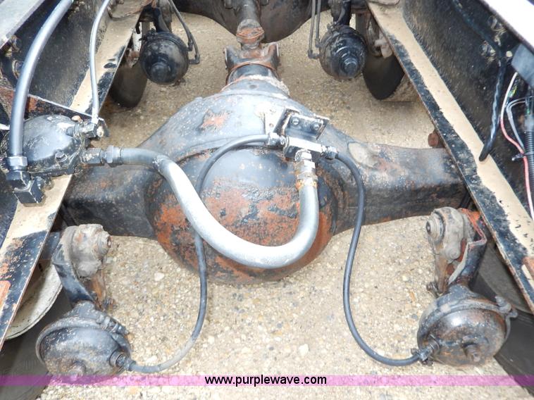 image for item I4443 1983 Ford LNT9000 semi truck