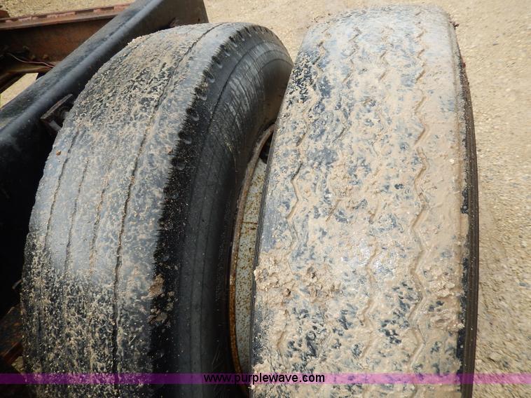 image for item I4443 1983 Ford LNT9000 semi truck