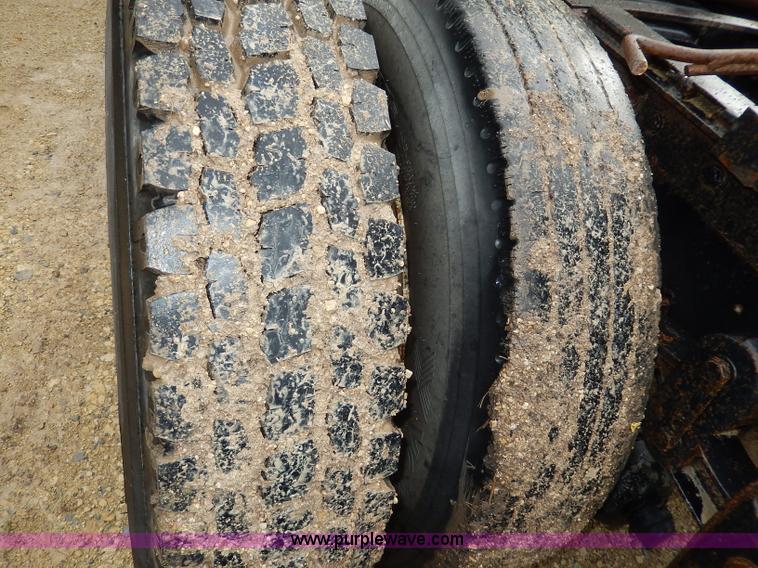 image for item I4443 1983 Ford LNT9000 semi truck