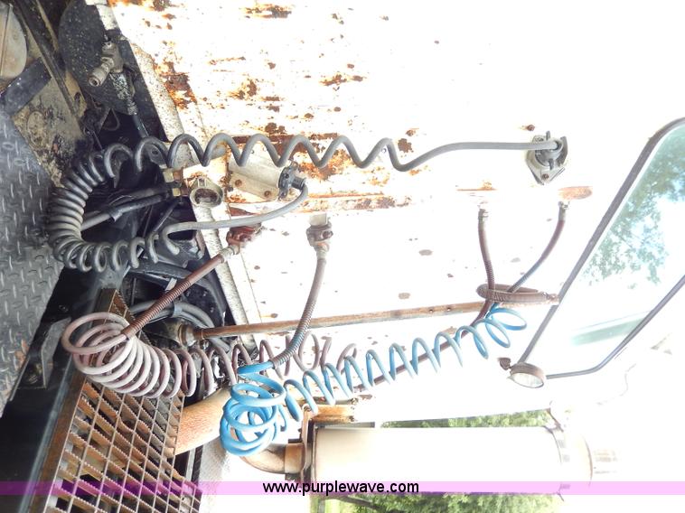 image for item I4443 1983 Ford LNT9000 semi truck