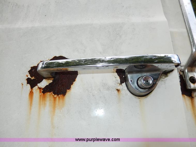 image for item I4443 1983 Ford LNT9000 semi truck