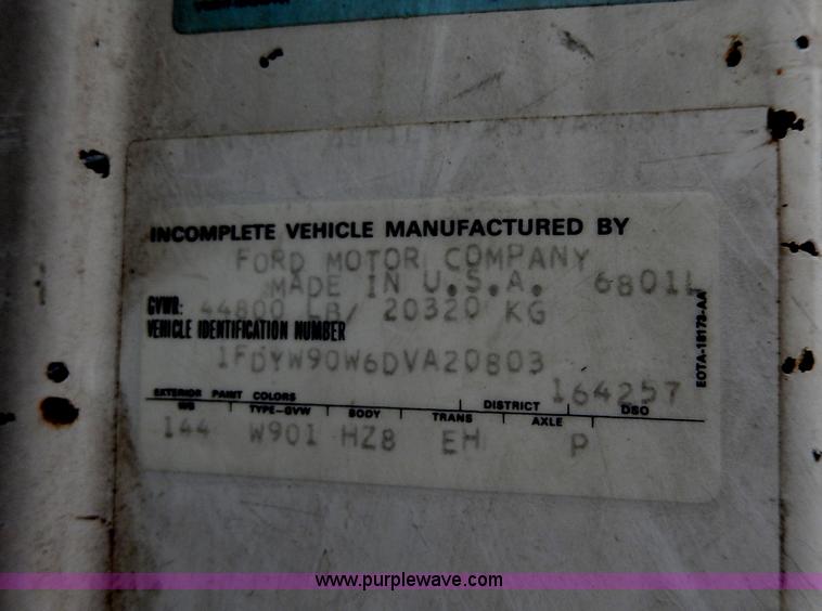 image for item I4443 1983 Ford LNT9000 semi truck