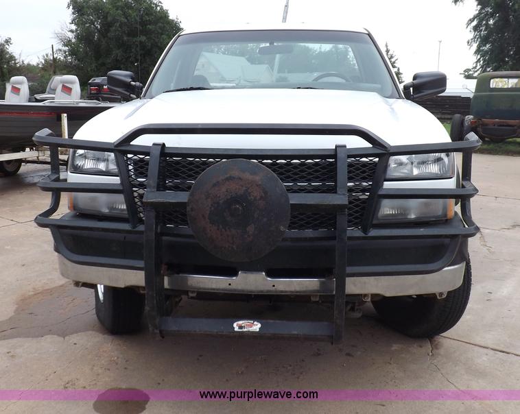 image for item I7657 2006 Chevrolet 2500 HD utility bed truck