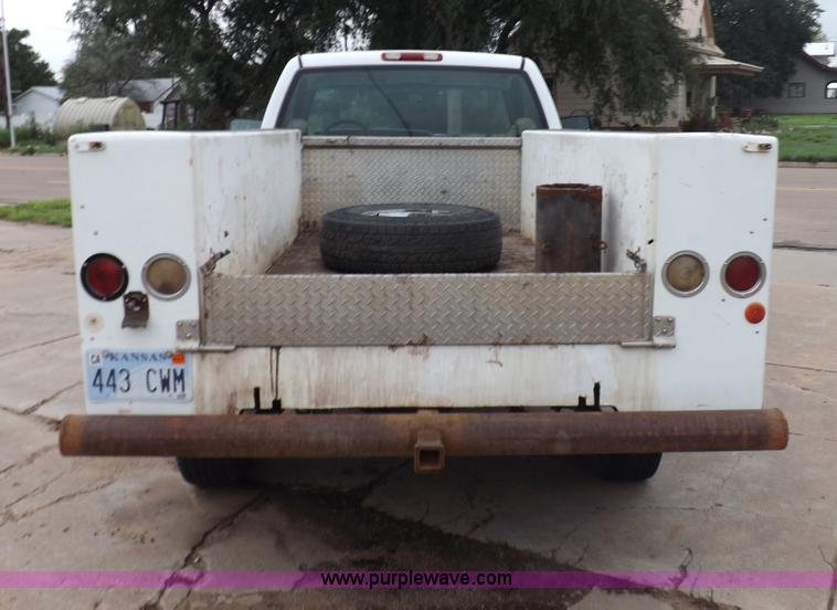 image for item I7657 2006 Chevrolet 2500 HD utility bed truck