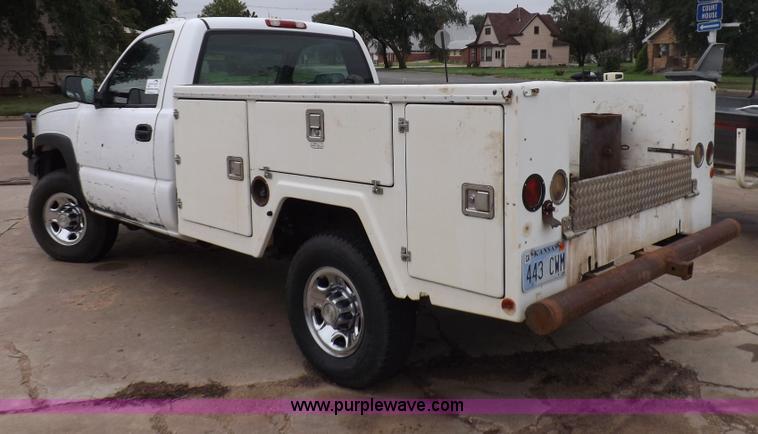 image for item I7657 2006 Chevrolet 2500 HD utility bed truck