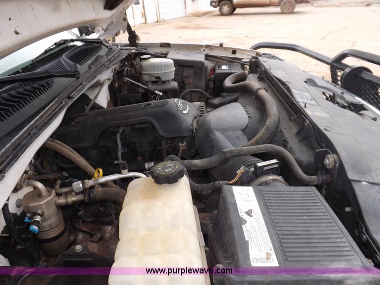 image for item I7657 2006 Chevrolet 2500 HD utility bed truck