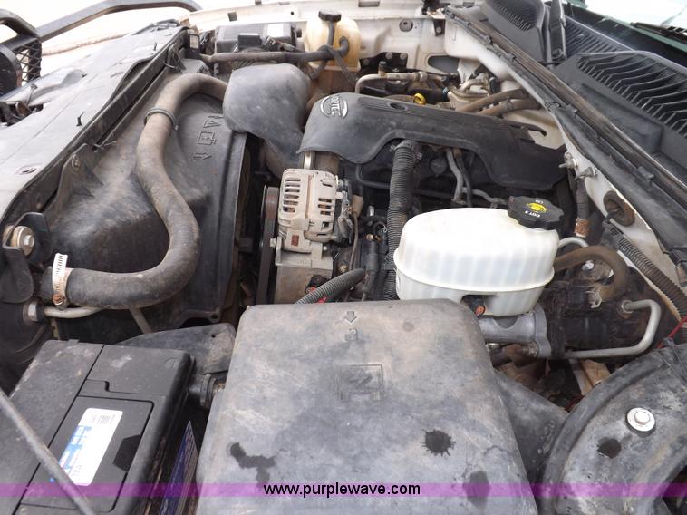 image for item I7657 2006 Chevrolet 2500 HD utility bed truck