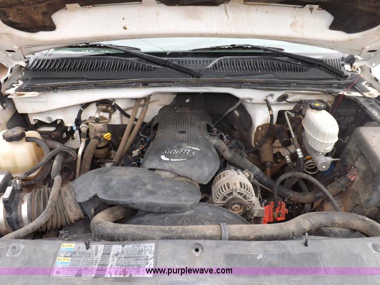 image for item I7657 2006 Chevrolet 2500 HD utility bed truck