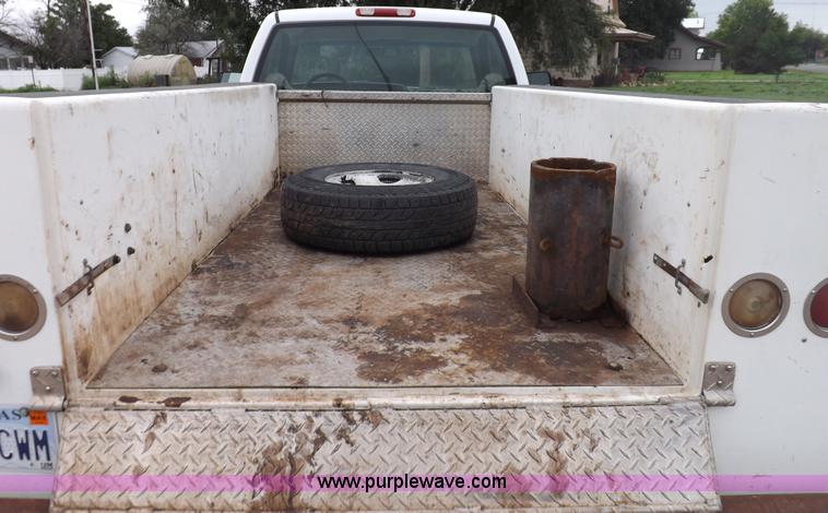 image for item I7657 2006 Chevrolet 2500 HD utility bed truck