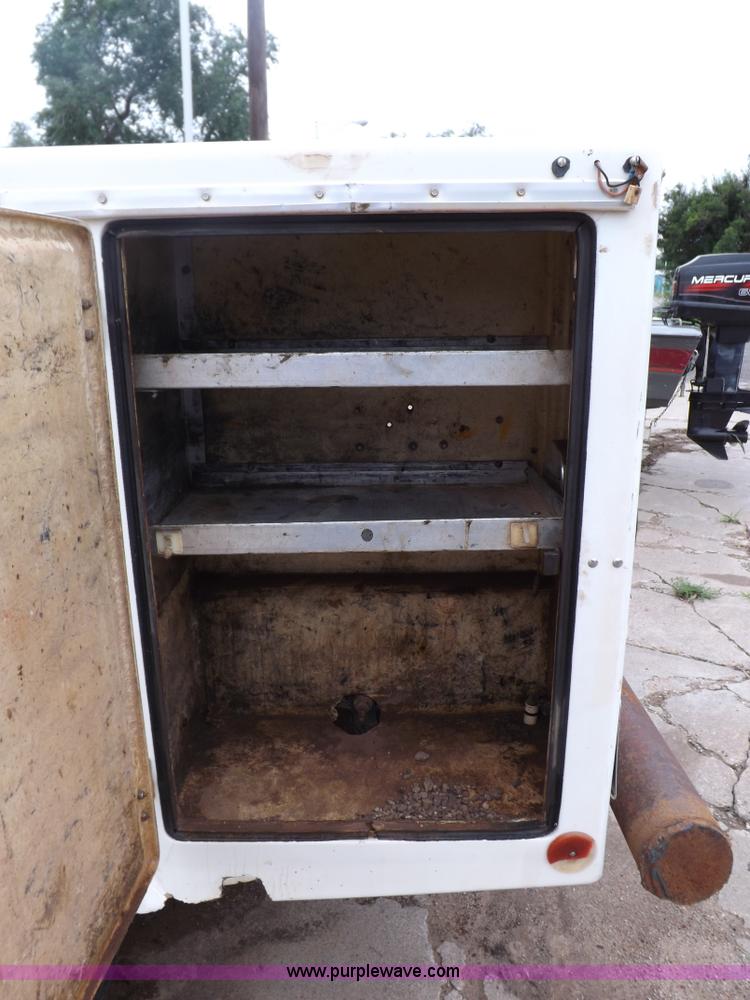 image for item I7657 2006 Chevrolet 2500 HD utility bed truck