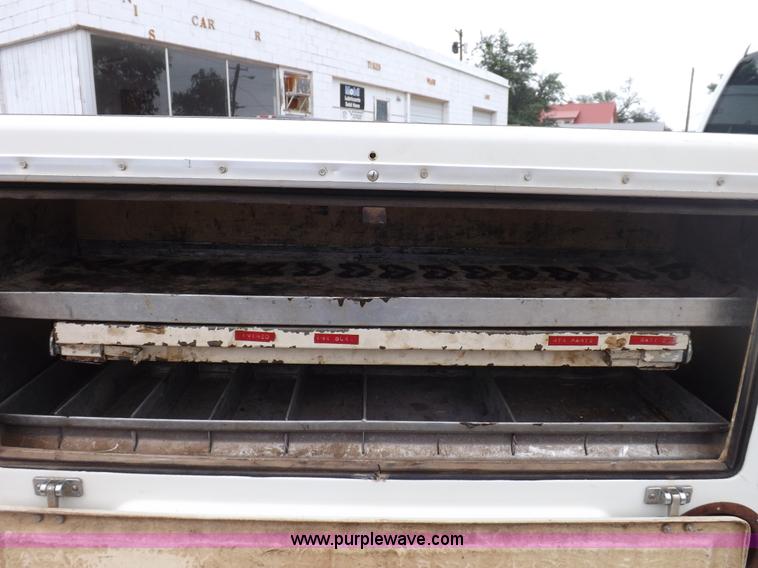 image for item I7657 2006 Chevrolet 2500 HD utility bed truck