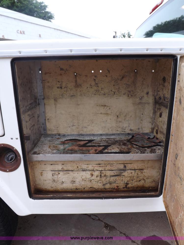 image for item I7657 2006 Chevrolet 2500 HD utility bed truck