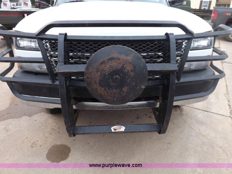 image for item I7657 2006 Chevrolet 2500 HD utility bed truck