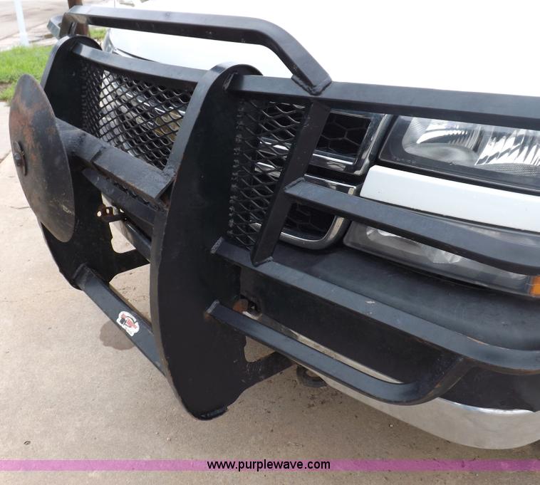 image for item I7657 2006 Chevrolet 2500 HD utility bed truck