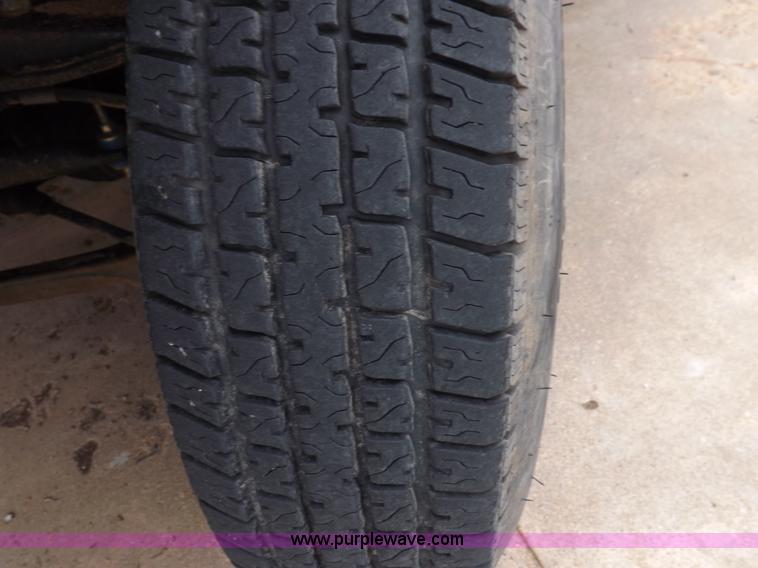 image for item I7657 2006 Chevrolet 2500 HD utility bed truck