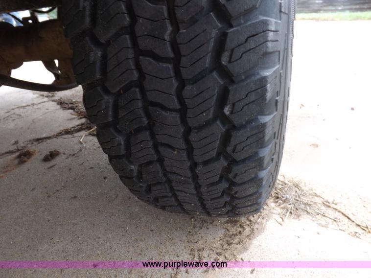 image for item I7657 2006 Chevrolet 2500 HD utility bed truck