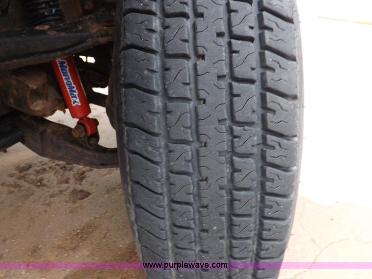 image for item I7657 2006 Chevrolet 2500 HD utility bed truck