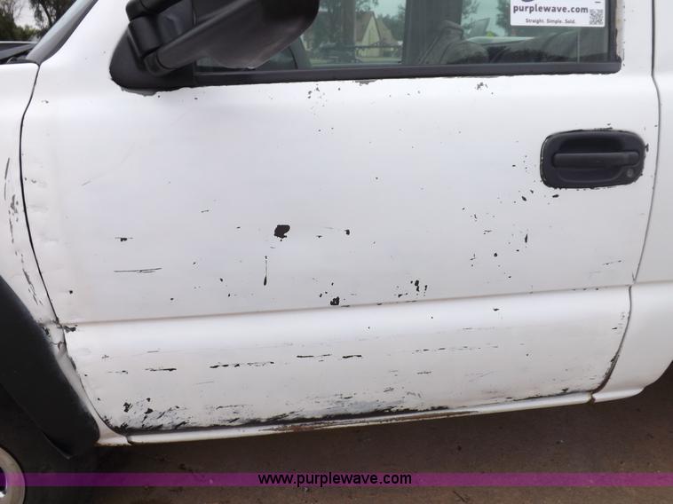 image for item I7657 2006 Chevrolet 2500 HD utility bed truck