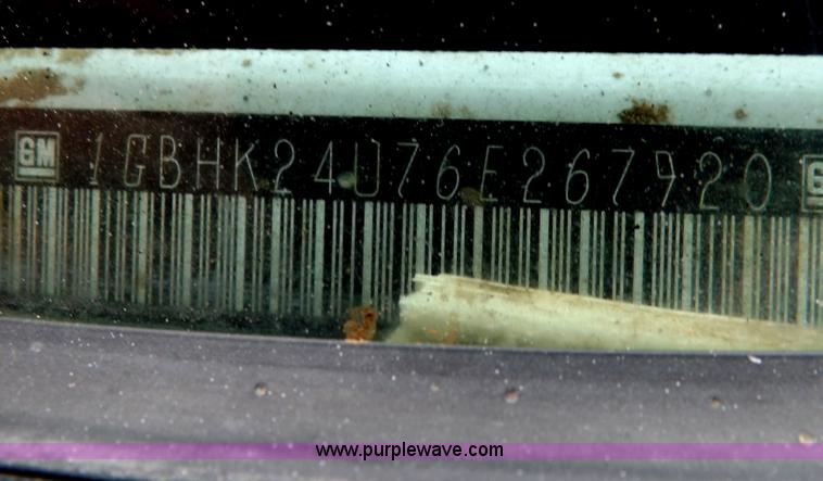 image for item I7657 2006 Chevrolet 2500 HD utility bed truck