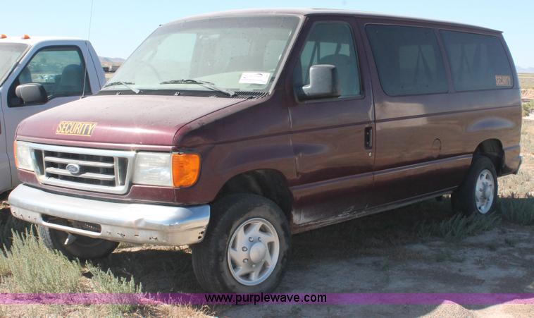 image for item I7806 2006 Ford E350 Super Duty van