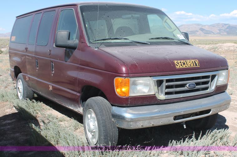 image for item I7806 2006 Ford E350 Super Duty van